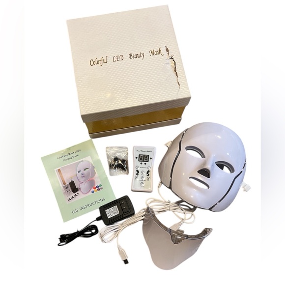 LED Facial Mask with Remote - Picture 5 of 5